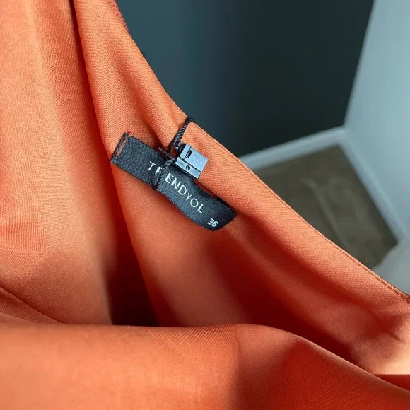 Trendyol side slip midi cowl neck satin dress in cinnamon womens size small - Picture 3 of 5